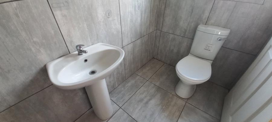 To Let 1 Bedroom Property for Rent in Thorisong Free State